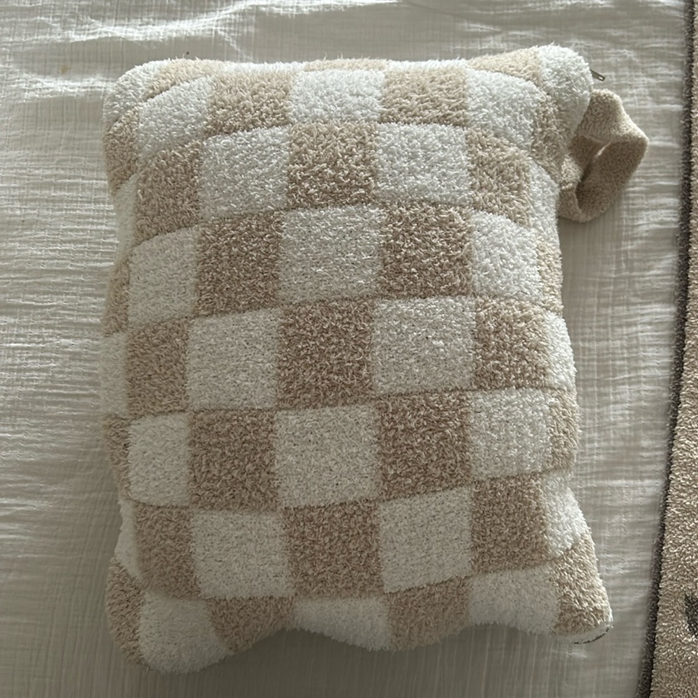 Staykation Checkered Quillow - pre-owned